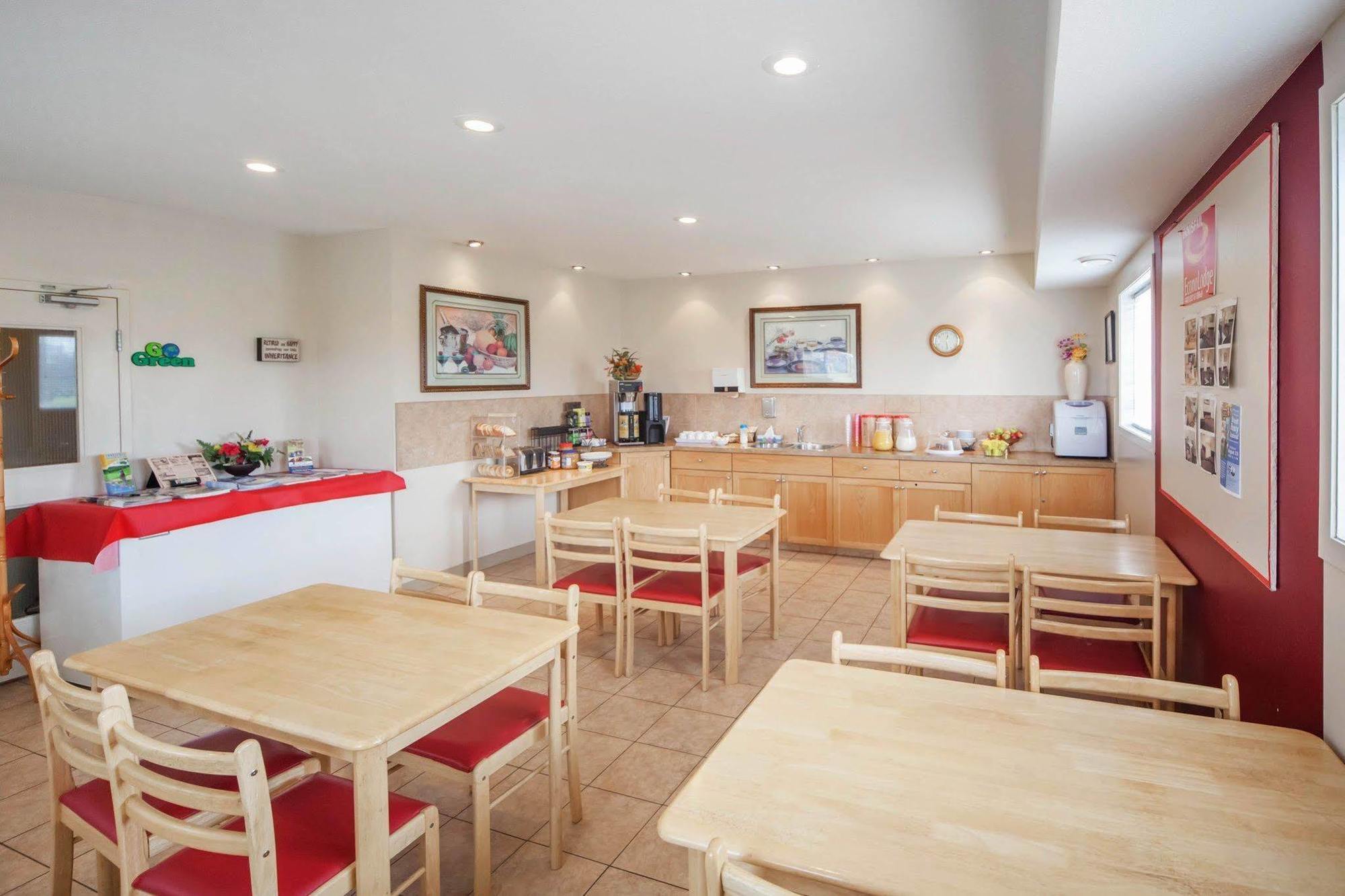 Econo Lodge Inn & Suites Innisfail ภายนอก รูปภาพ