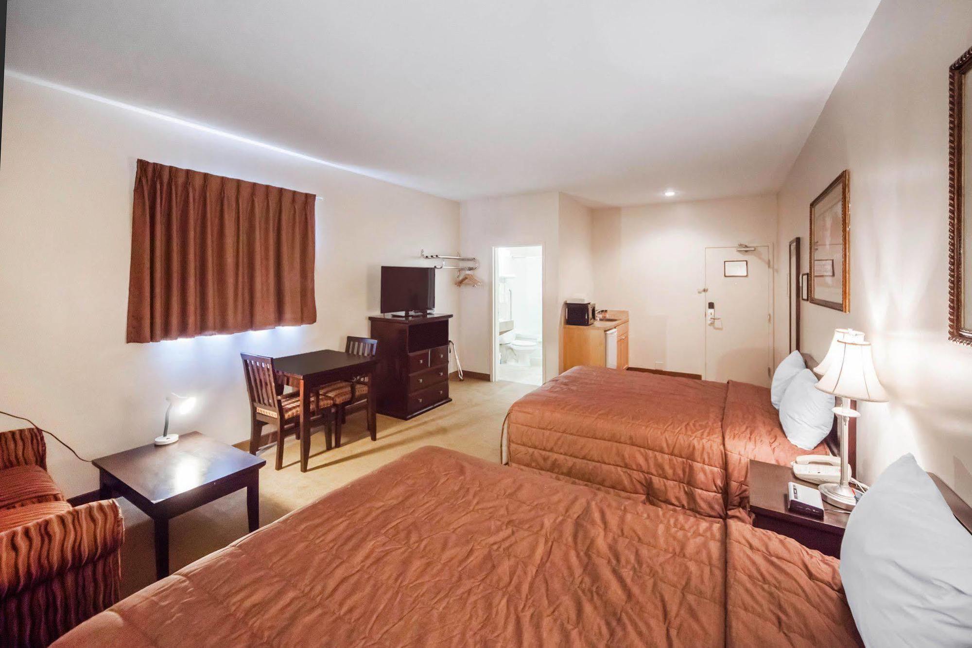 Econo Lodge Inn & Suites Innisfail ภายนอก รูปภาพ