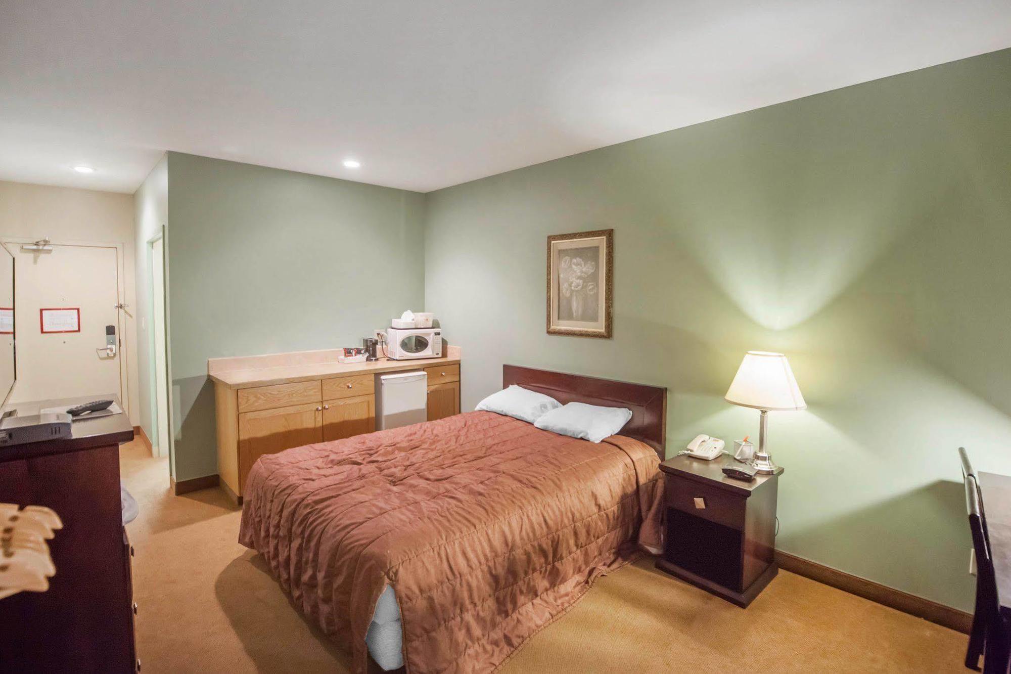 Econo Lodge Inn & Suites Innisfail ภายนอก รูปภาพ
